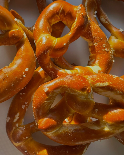 Pretzels recién preparados.